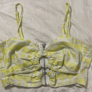 MILAU YELLOW AND WHITE CROPPED TOP